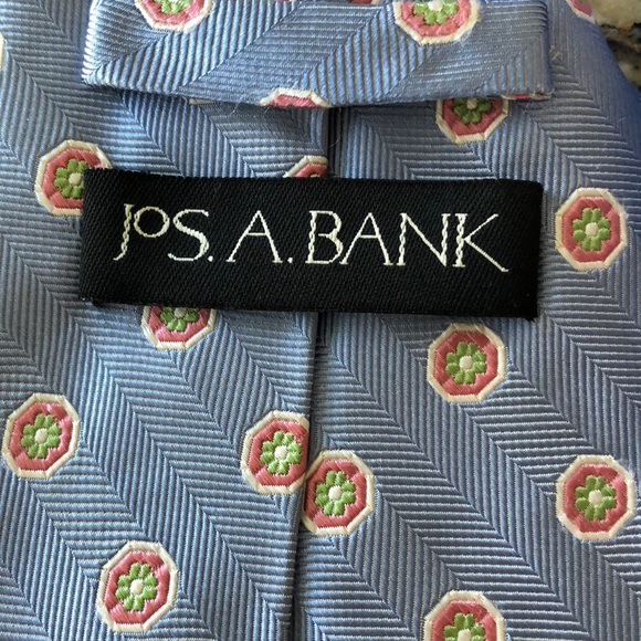 Blue flowered Jos A Bank tie - Picture 3 of 5